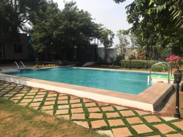A clean, family-friendly swimming pool located in Sundrapuram